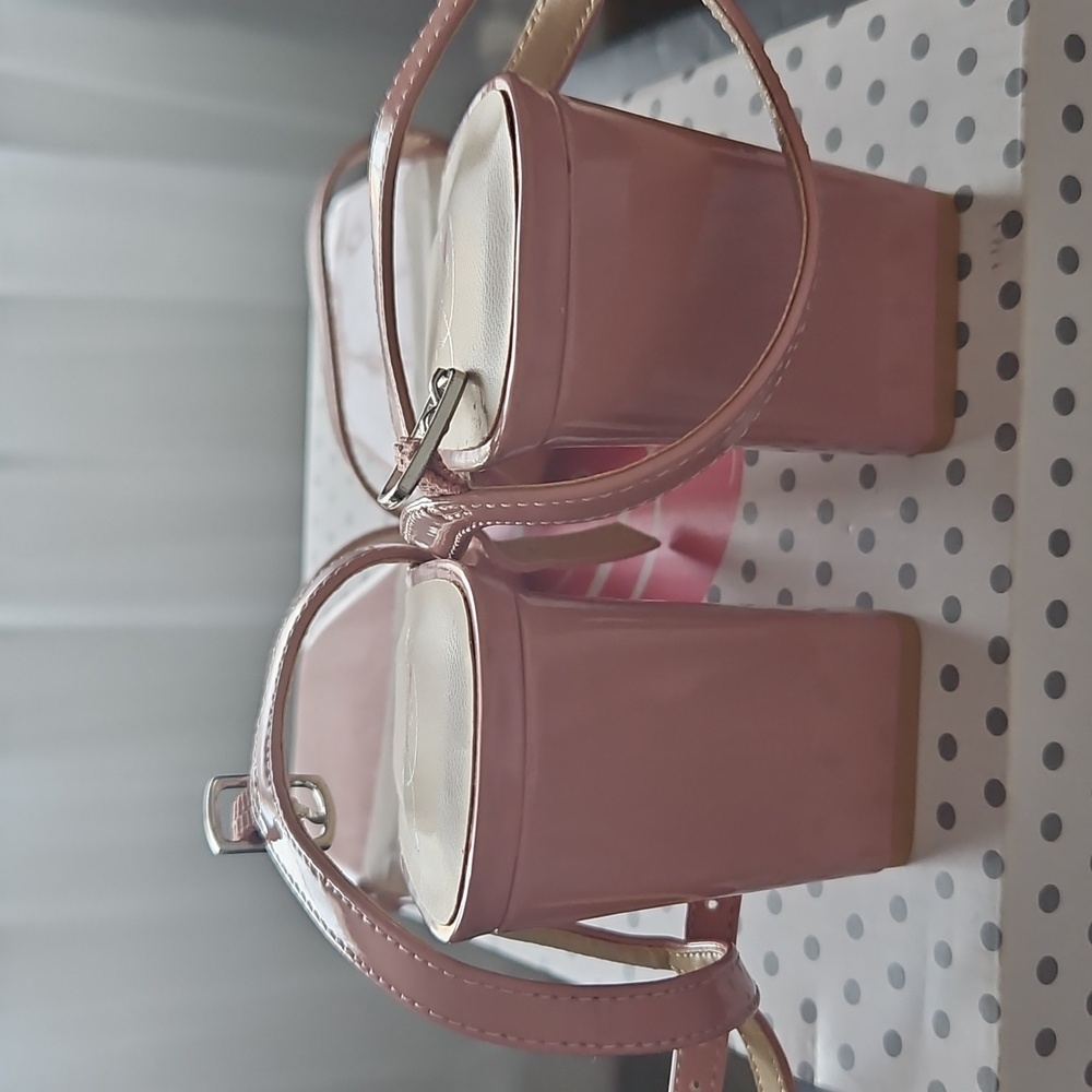 Womens heels - Picture 2 of 6